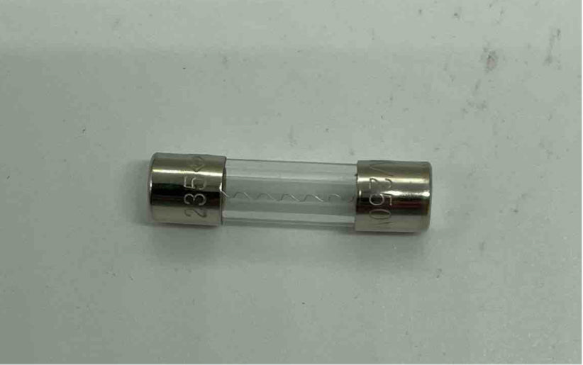 2a052003 

8A Fuse (2 in Power Receptacle) 