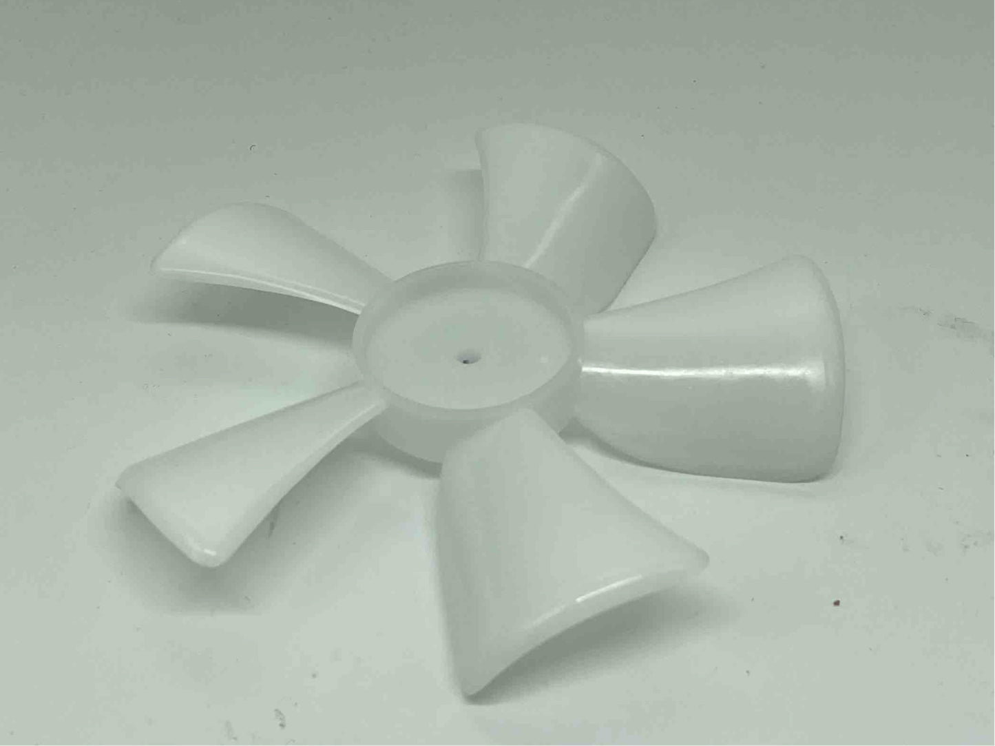 620-40-05 

CW Fan T18 (White)
 