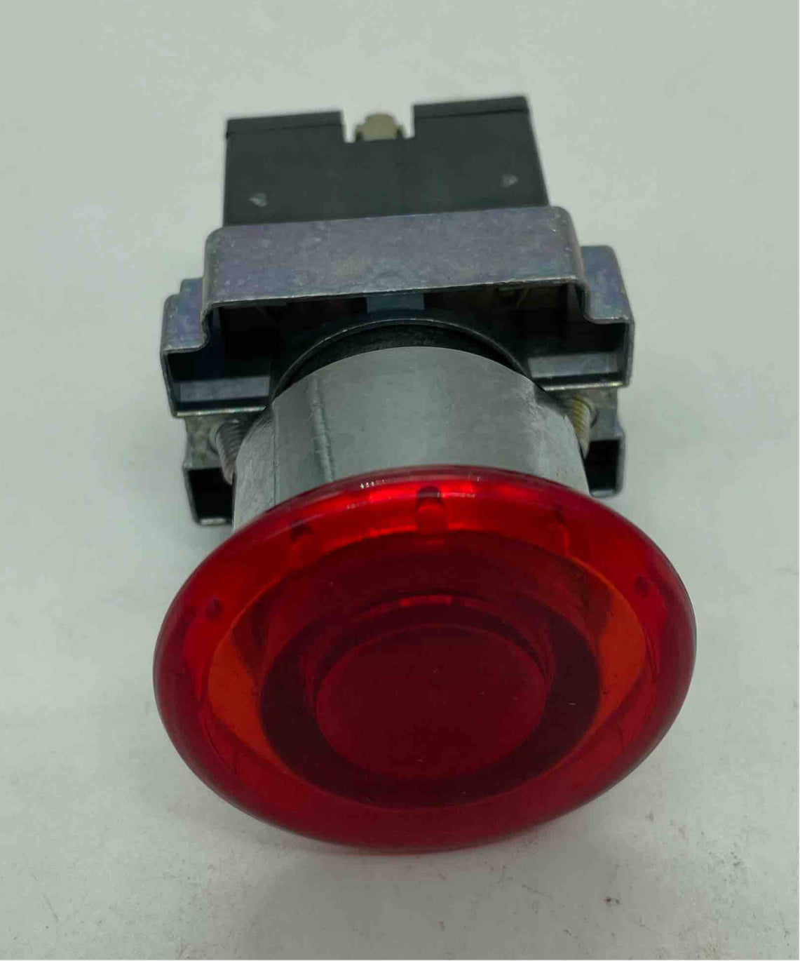 70156755 

PUSHBUTTON OPERATOR, ILLUMINATED RED MUSHROOM 40MM HEAD, PUSH-PULL, 22MM, 110 VAC 