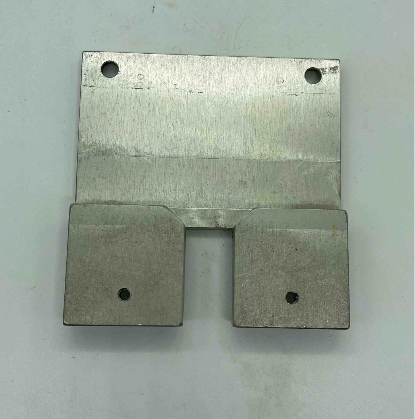 J05-2159-001 

Belt Guide Bracket 
