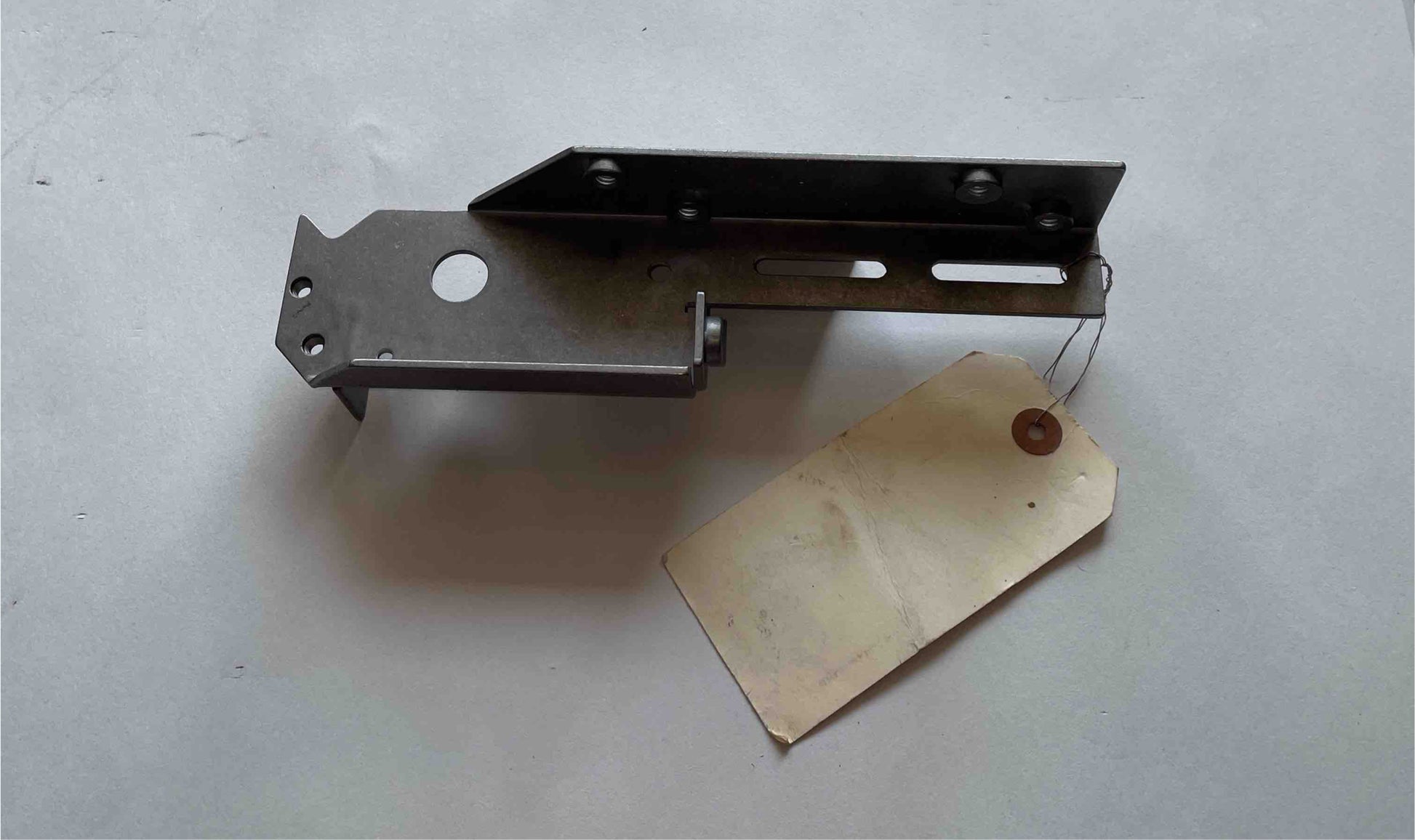 J05-2180-001 

PTU BRKT-FRT A27, CF1 INF SRC   