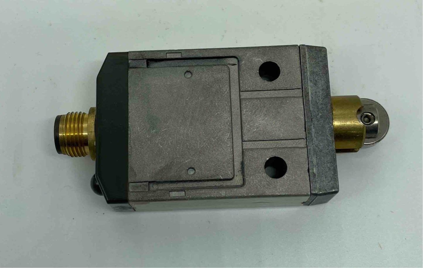 P-012550 

LIMIT SWITCH, DANCER Q300  P-012550, 30036933 