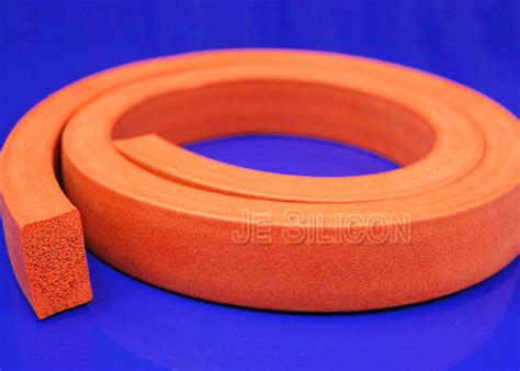 RU10324 

3/8" x 3/4" Extruded seal pad, Silicone sponge 